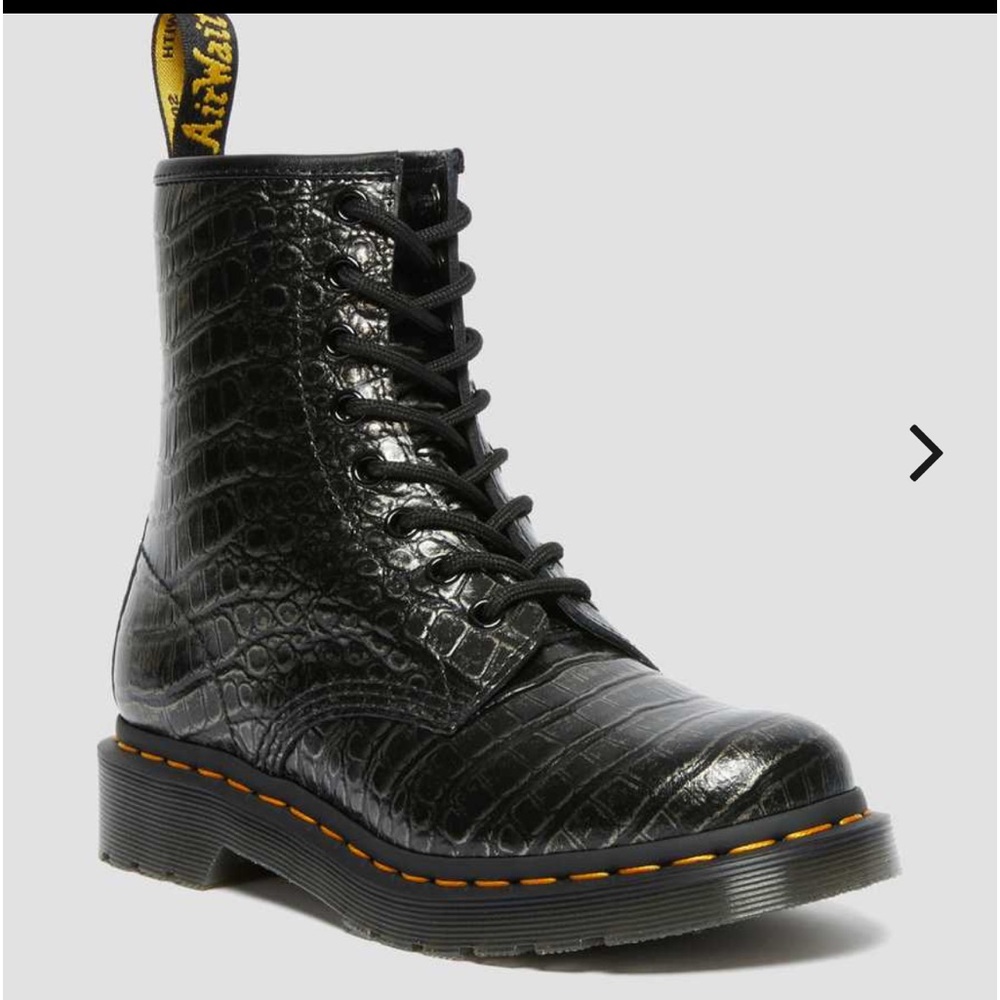 * MAKE AN  OFFER* worn once Dr Martens  Croc Embossed boots!!